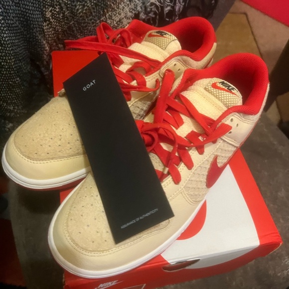 Strawberry waffle Nike dunks - Picture 6 of 6